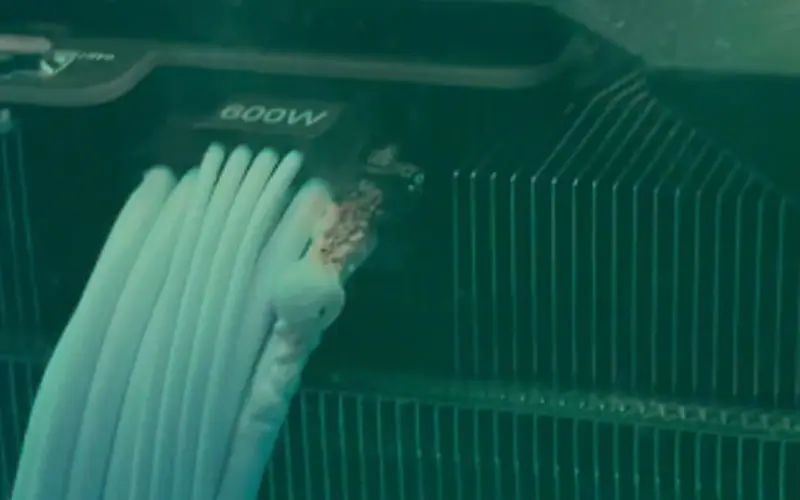 Ngeri! Kabel RTX 4090 Berasap dan Meleleh Saat Live Streaming 4 Kabel Konektor RTX 4090 Meleleh