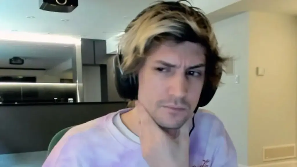 xQc Ungkap Dirinya Dibayar Activision 1 Juta US Dollar Untuk Main Warzone 12 Jam 2 xqc dapat 1 juta us dollar